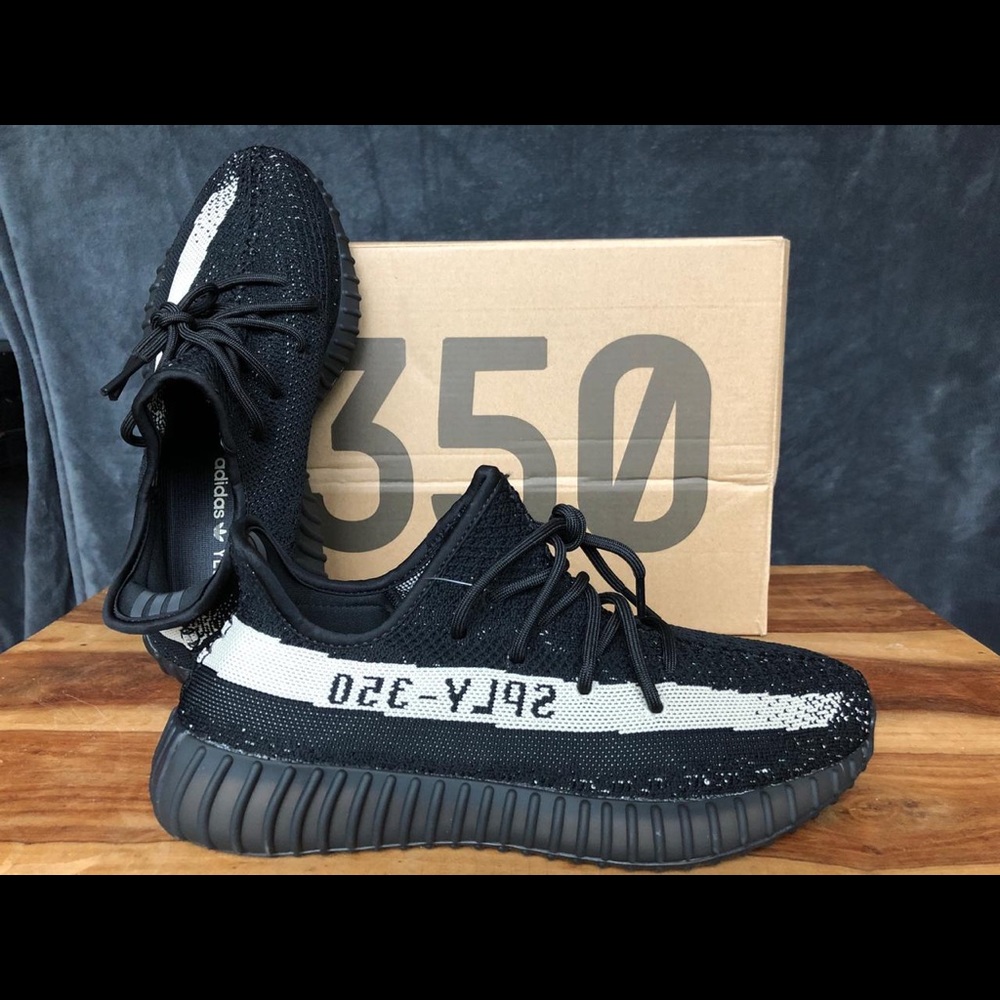 Adidas Yeezy 350 v2 size 9 us